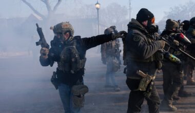 USA sisejulgeolekuministeeriumi töötajad Minneapolises saavad kehakaamerad