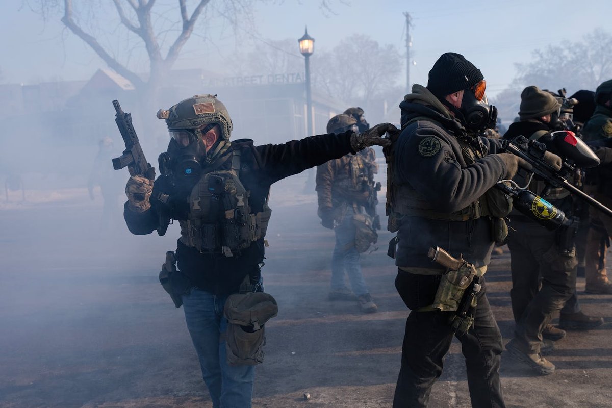 USA sisejulgeolekuministeeriumi töötajad Minneapolises saavad kehakaamerad