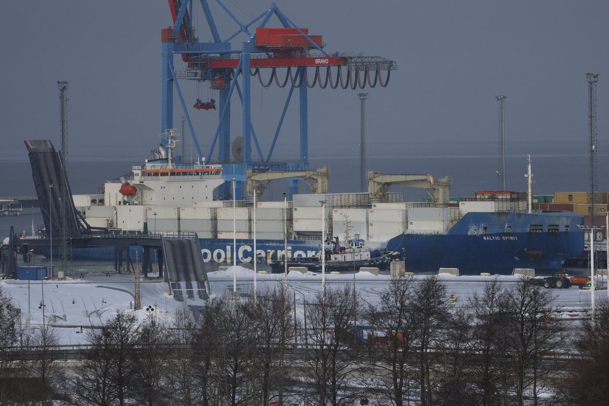VIDEO, FOTOD ja GRAAFIK | Eesti võimude kinni peetud laev jõudis Muuga sadamasse
