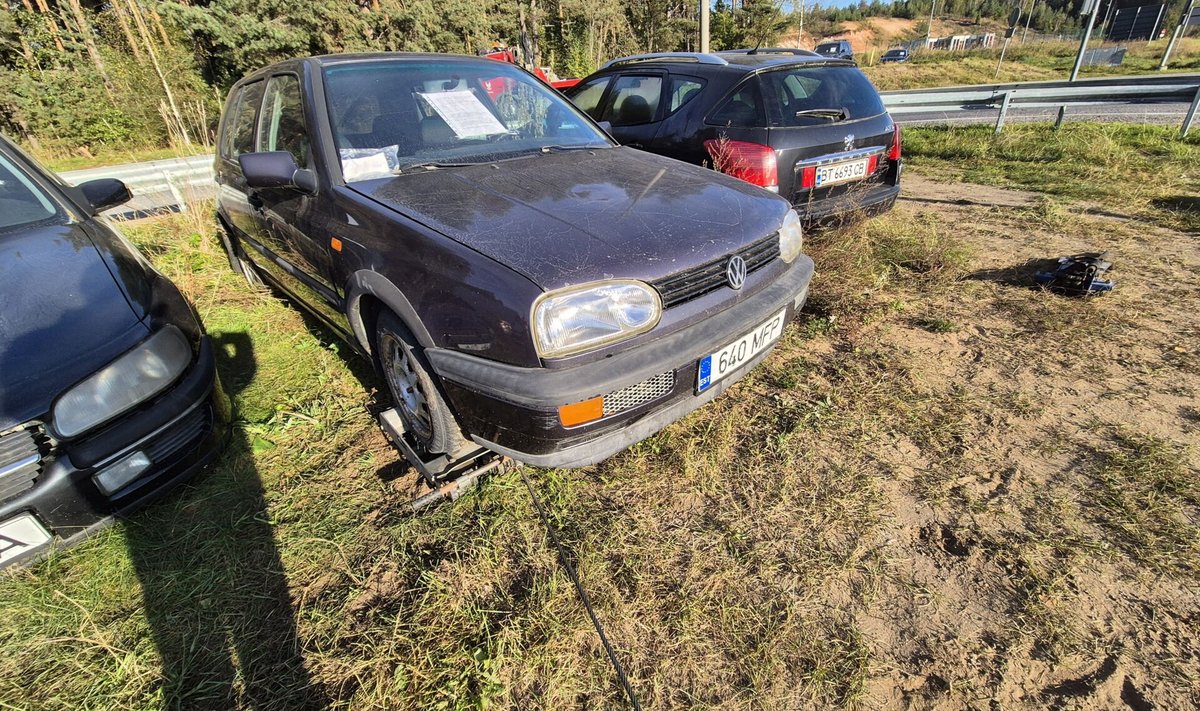 Enamasti on Koidula piiripunkti parklas hüljatud sõidukite vanus paarkümmend aastat, neil puuduvad võtmed ja nende tehniline seisukord on teadmata.