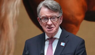 Suurbritannia endise ministri Mandelsoni üle alustati Epsteini-sidemete tõttu kriminaaljuurdlust