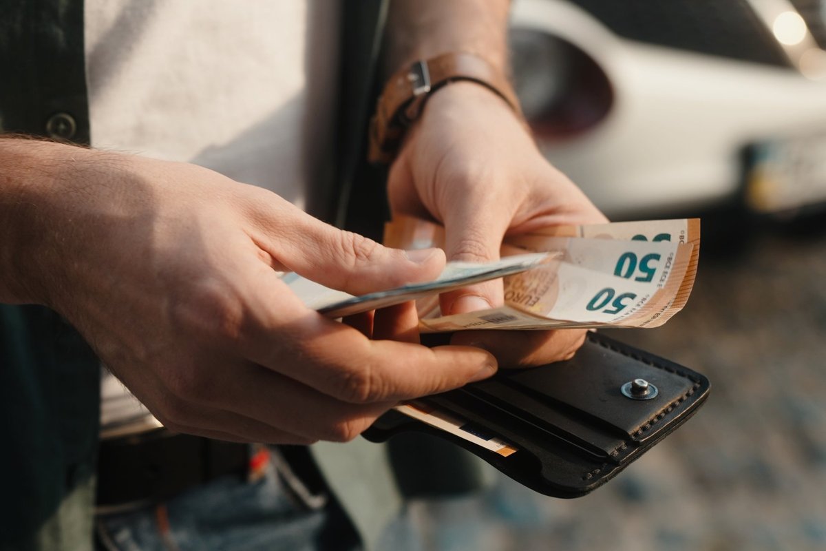 LUGEJA KÜSIB | Kas tööandjal on kohustus regulaarselt palka tõsta?