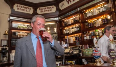 Briti tuntuim parempopulist asub kohalikku pubikultuuri päästma