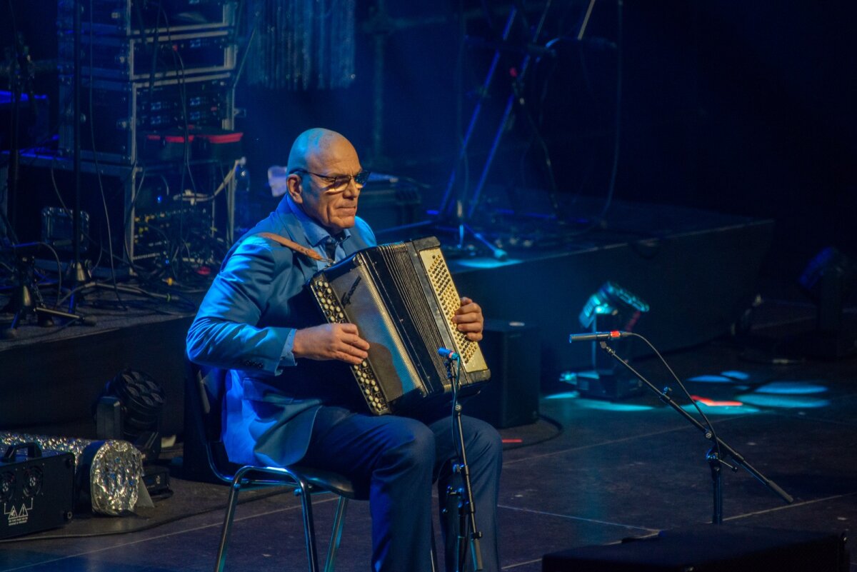 Raju õhtu Rakveres: Oleg Gross üllatas oma firma suurel peol kõiki pillimänguga - Äripäev