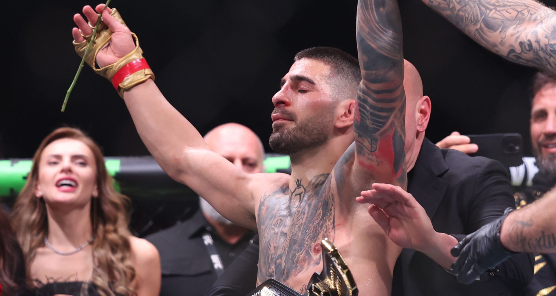 Ilia Topuria deja vacante el título de peso pluma de la UFC