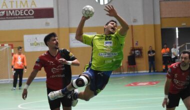 Felipe Ferreira, del BM Zamora, se eleva para lanzar ante Sant Cugat.