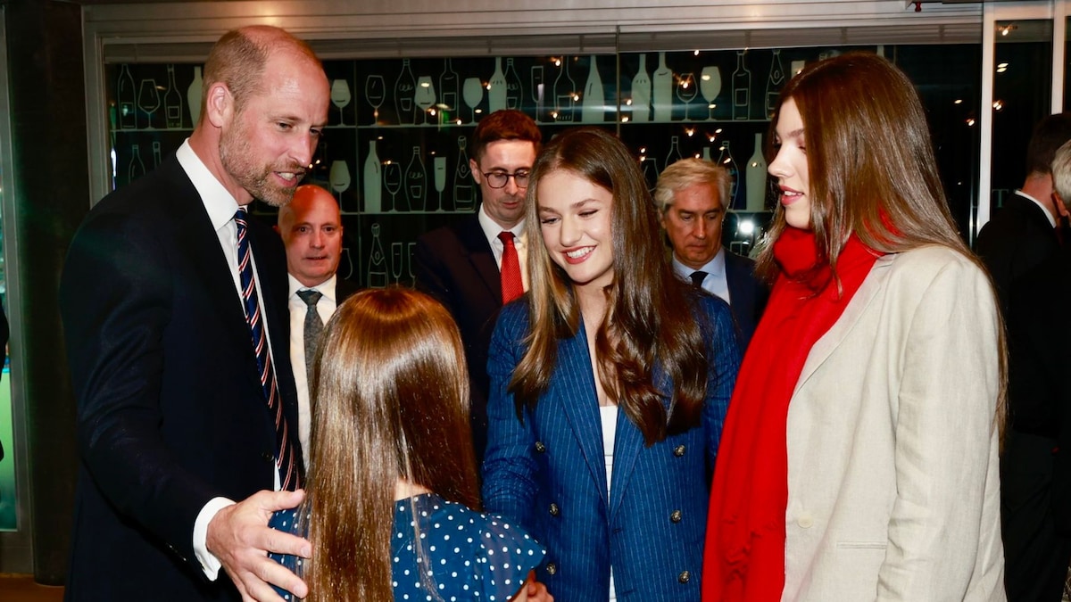 Leonor y Sofía, muy cariñosas con la pequeña Charlotte, la hija de Guillermo de Gales y Kate Middleton