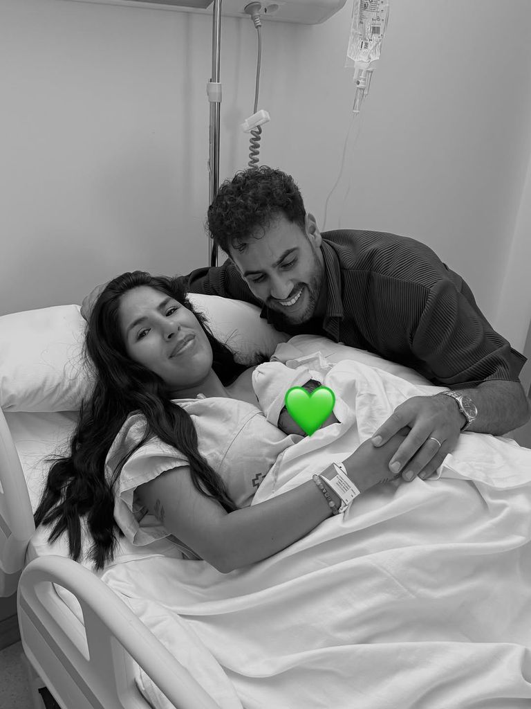 Las imágenes que Isa Pantoja y Asraf Beno compartieron en Instagram tras el nacimiento de su hijo Cairo