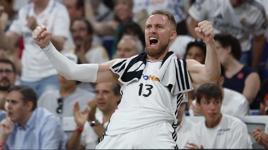Dzanan Musa celebra una canasta