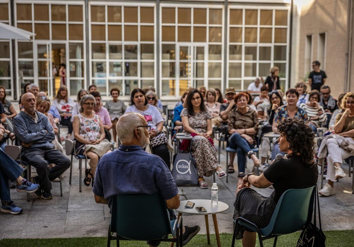 'Niñas sucias' en 'Un patio de cuentos'
