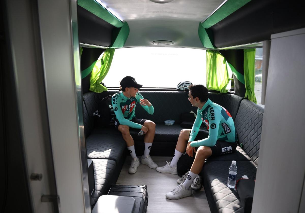El autobús, la segunda casa de los ciclistas