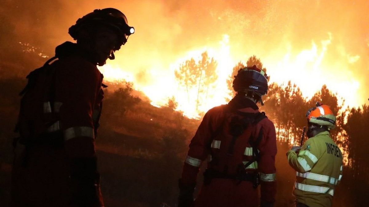España lucha contra múltiples incendios forestales activos en plena operación salida