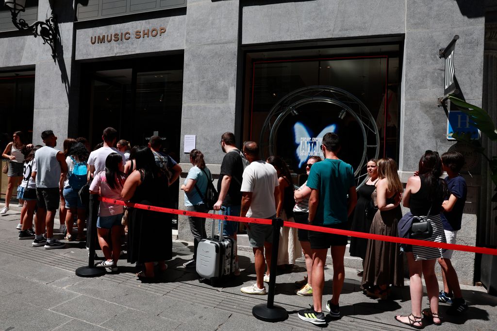 Colas para la pop-up de Aitana