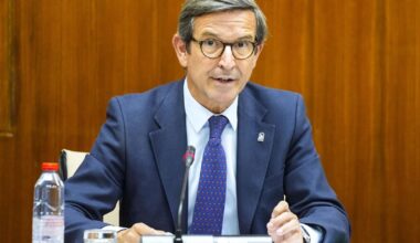 El PSOE denuncia al consejero andaluz de Industria ante la Oficina Antifraude por "omitir" ingresos de su anterior empresa