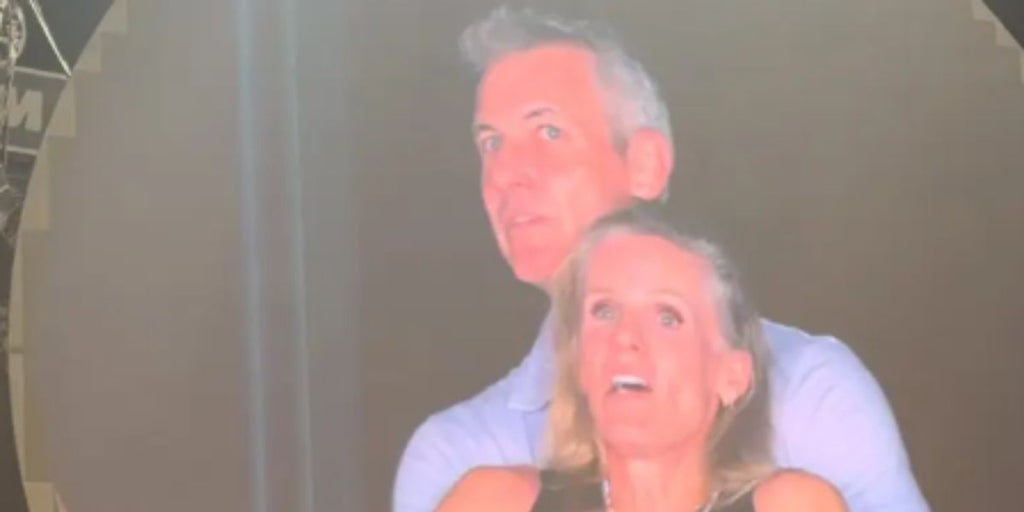 Dimite la jefa de recursos humanos de Astronomer tras el vídeo de la infidelidad en el concierto de Coldplay