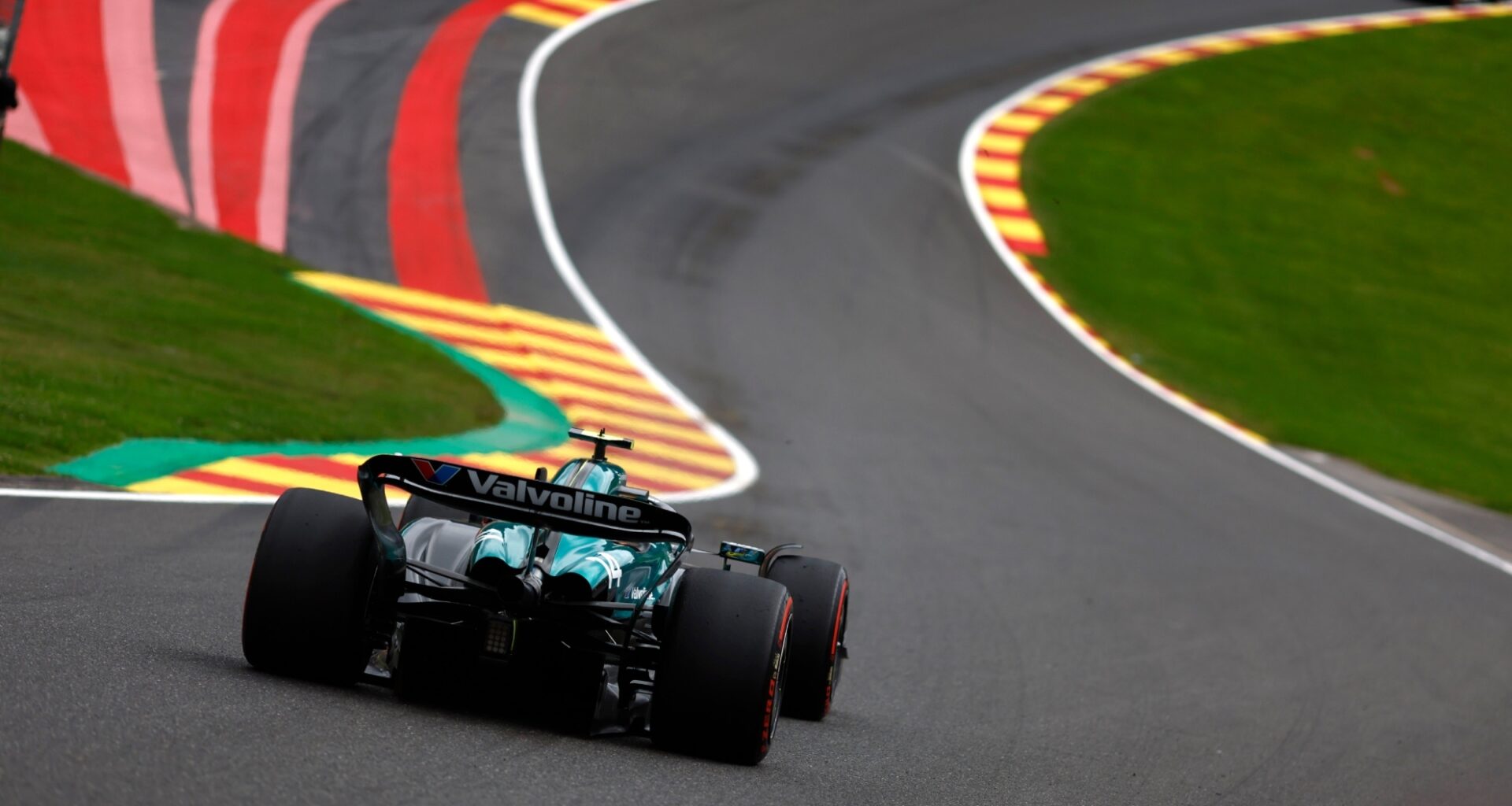 Fernando Alonso durante el desarrollo del GP de Spa de 2024.