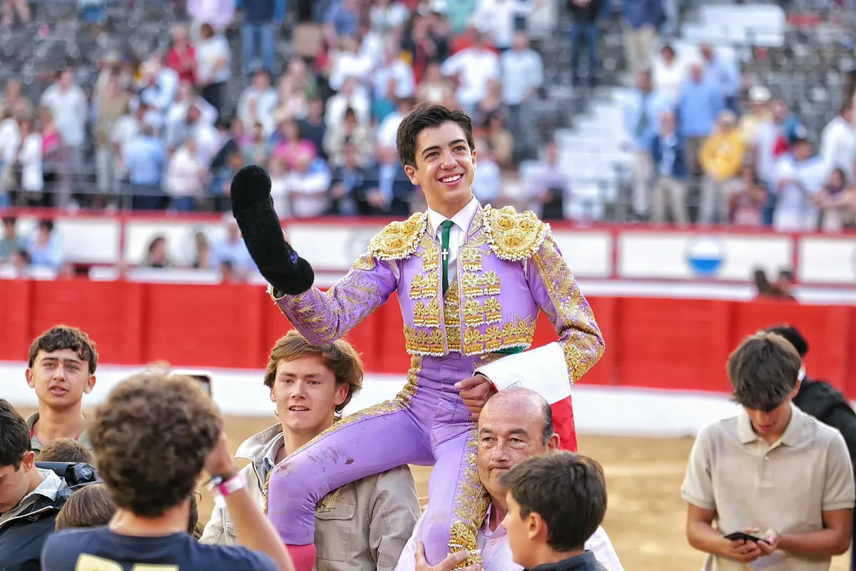 Sorprendente puerta grande de Marco Pérez con una buena corrida de La Ventana en Santander - El Mundo