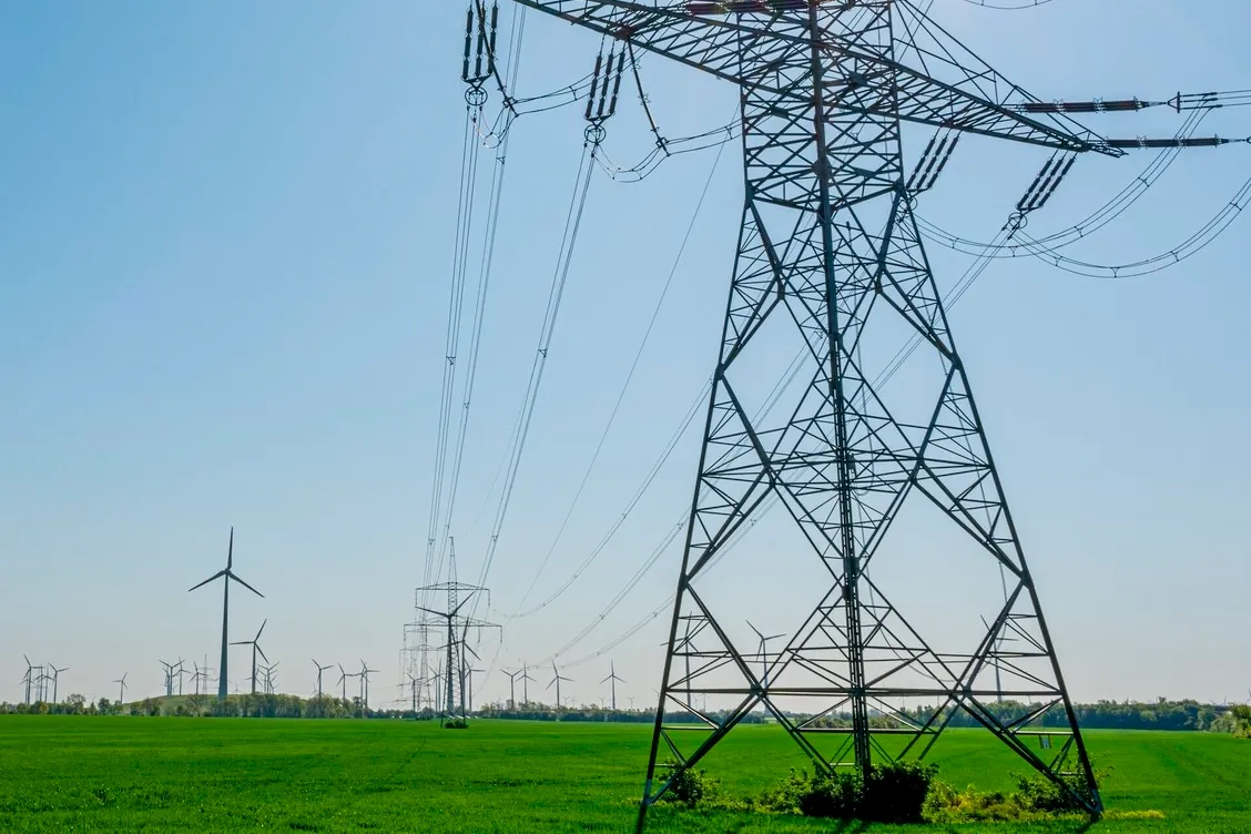 Las eléctricas caen un 4% desde máximos y tienen potencial - Expansión