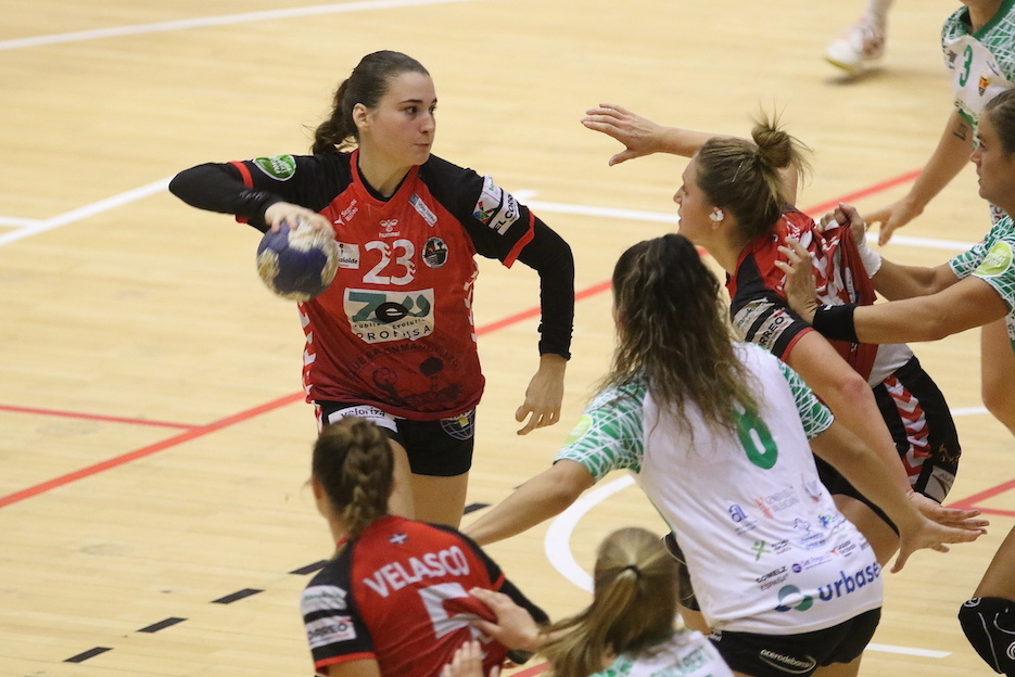 La lateral navarra Nerea Gil y la central vizcaina Rosane Serrano refuerzan al Atlético Guardés | Balonmano