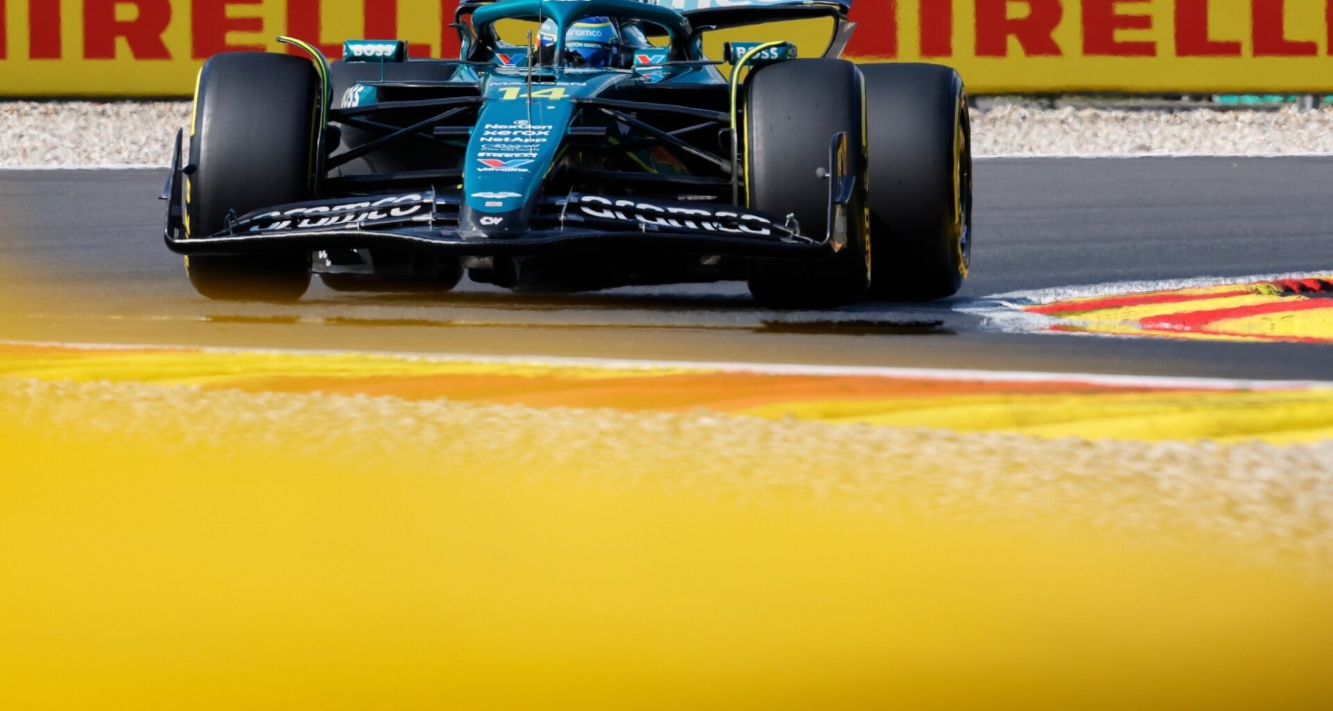 Fernando Alonso durante el desarrollo de la clasificación sprint en Spa.