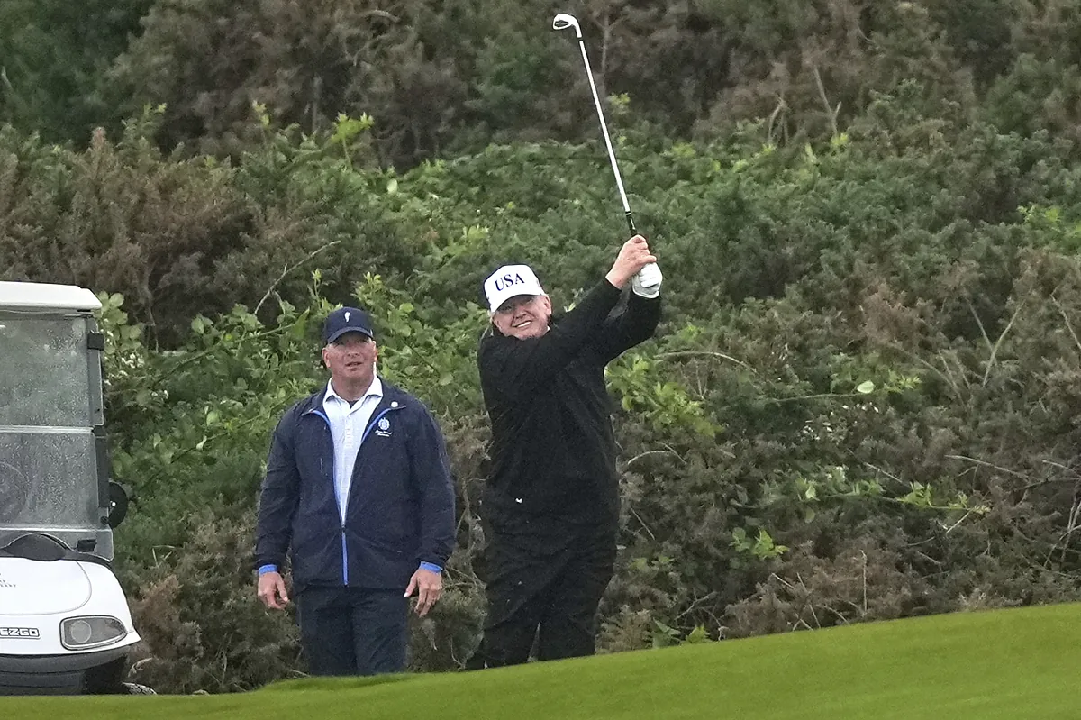 Trump en Escocia: críticas a Europa por la inmigración, negocios, alta política, golf y una 'patata caliente' más para Keir Starmer - El Mundo