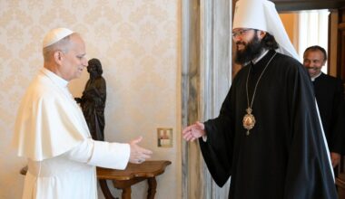 El Papa se reunió con el metropolita del Patriarcado de Moscú