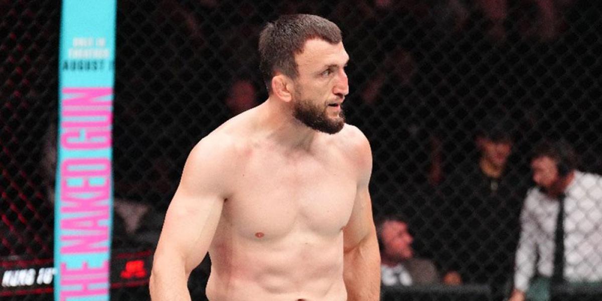 ¡Islam Makhachev no daba crédito! El espeluznante KO de Muslim Salikhov en UFC Abu Dhabi