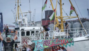 Los dos españoles a bordo del barco 'Handala' de la Flotilla piden presión sobre el Gobierno para acelerar su liberación - El Mundo