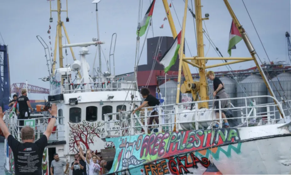 Los dos españoles a bordo del barco 'Handala' de la Flotilla piden presión sobre el Gobierno para acelerar su liberación - El Mundo