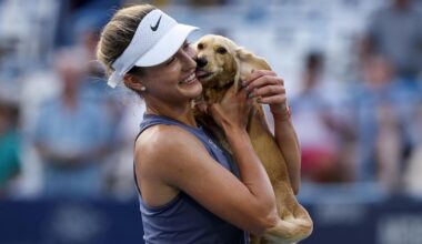 La tierna escena entre una famosa tenista y su perra en pleno court que cautiva al mundo del deporte: “Esta es mi bebé”