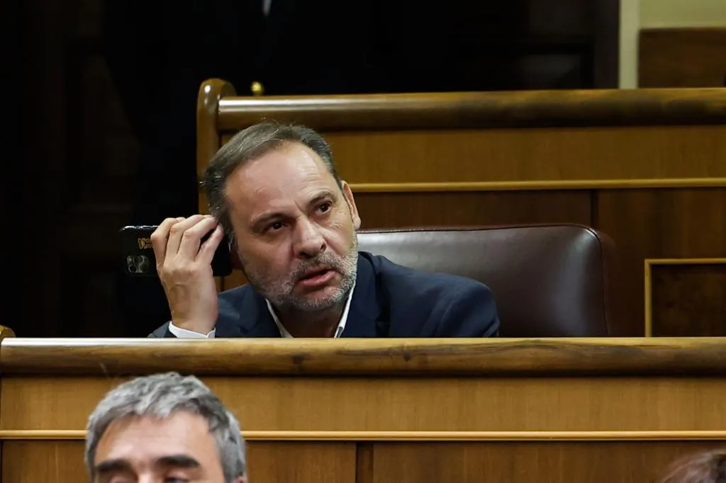 Ábalos se querella por falsedad contra el ministerio de Óscar Puente por la auditoría que le incriminó