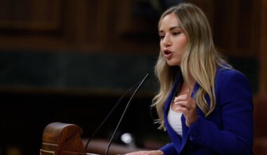 El PP elimina la vicesecretaría de Noelia Núñez y encarga el área de inmigración al inventor de la marca Vox | España