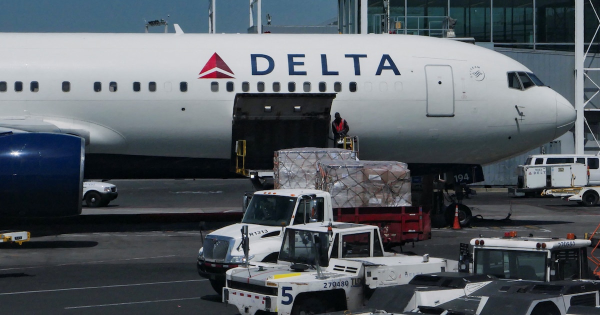 Agentes federales irrumpen en vuelo de Delta y arrestan al copiloto momentos después de aterrizar