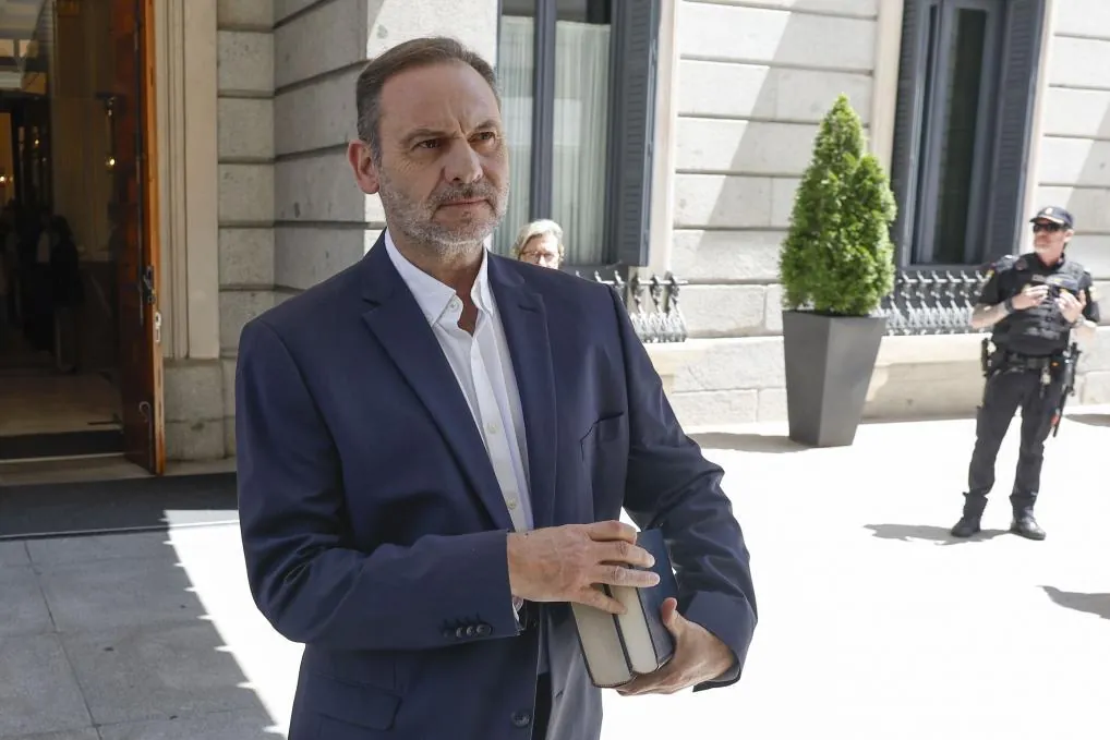 Unos desconocidos entran en la vivienda de la ex mujer de Ábalos en el centro de Madrid y roban dos ordenadores, una cámara y un móvil