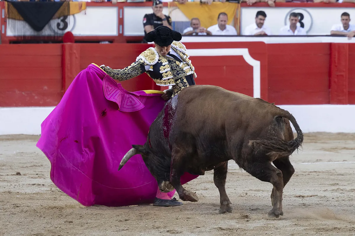 Toros en Huelva por la Feria de las Colombinas 2025: quién torea hoy miércoles 30 de julio - El Mundo