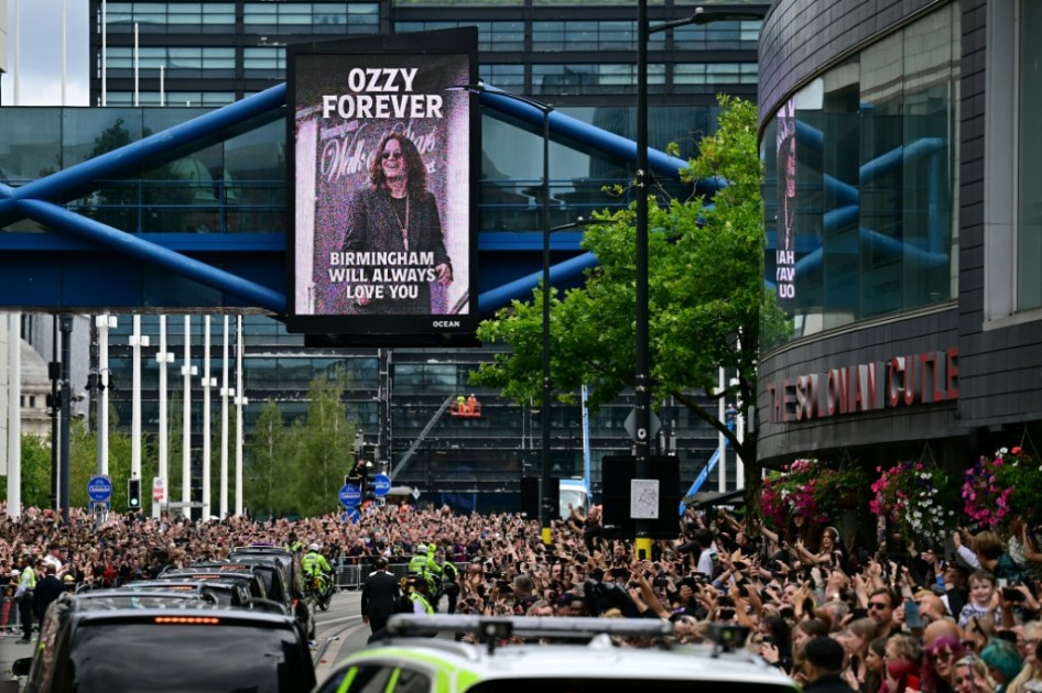 Último adiós de miles de fans a Ozzy Osbourne en Birmingham