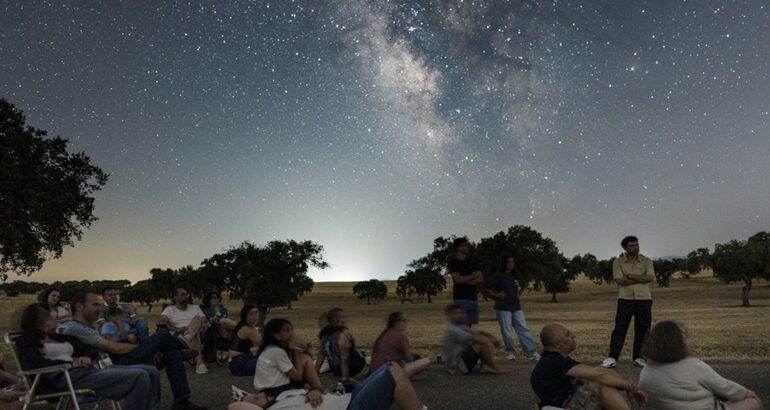 I 'Star Party' de la finca La Cocosa de la Diputación de Badajoz atrae a 300 personas