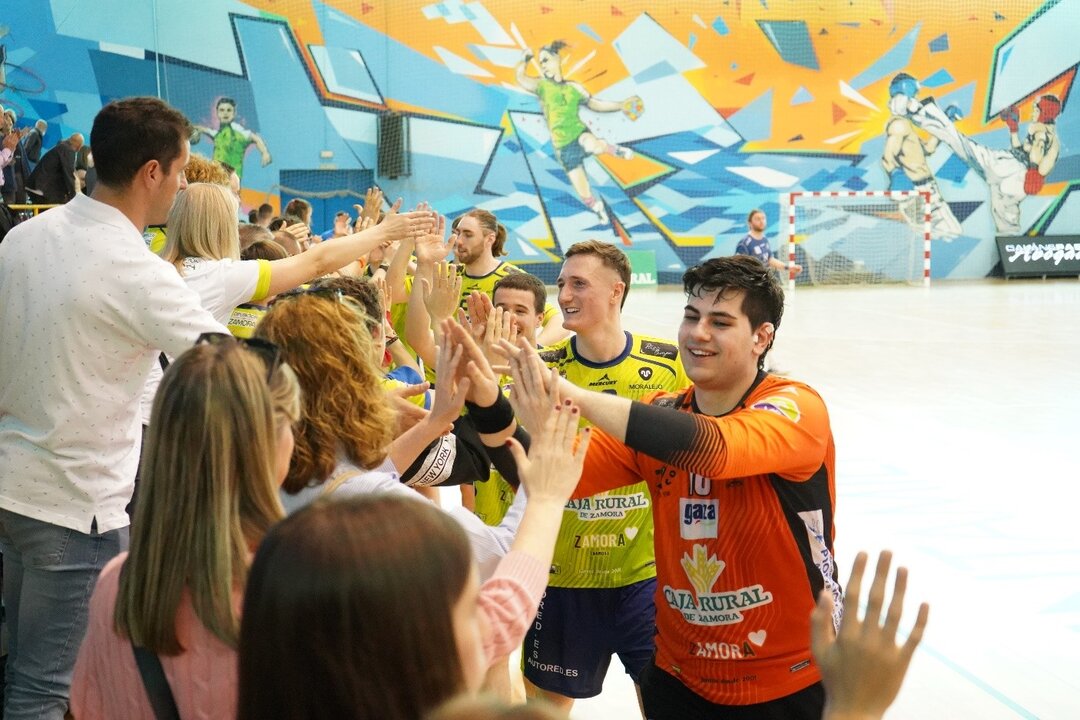 David Pajares renueva con el Balonmano Zamora y seguirá defendiendo la portería pistacho