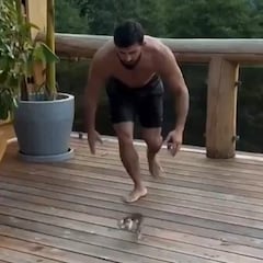 Tsarukyan se burla de Topuria... ¡persiguiendo un pato!