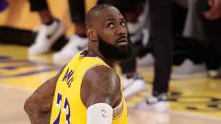 LeBron James recibe una inesperada llamada y los Lakers se lo piensan