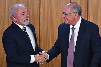 Lula da Silva y Geraldo Alckmin en la ratificación del proyecto de ley que regula el programa Acredita Exportar, el 28 de julio de 2025.