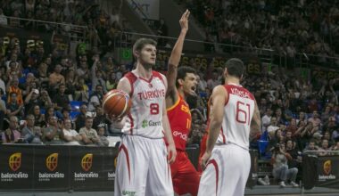 Sebas Saiz celebra una canasta en el último partido de España en la Isla.