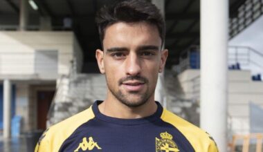 Davo, jugador del Deportivo, posa en Abegondo después de un entrenamiento.