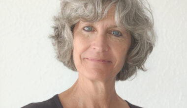 Emília Olivé, filósofa: "La filantropía capitalista es un lavado de imagen que perpetúa el poder de las élites"