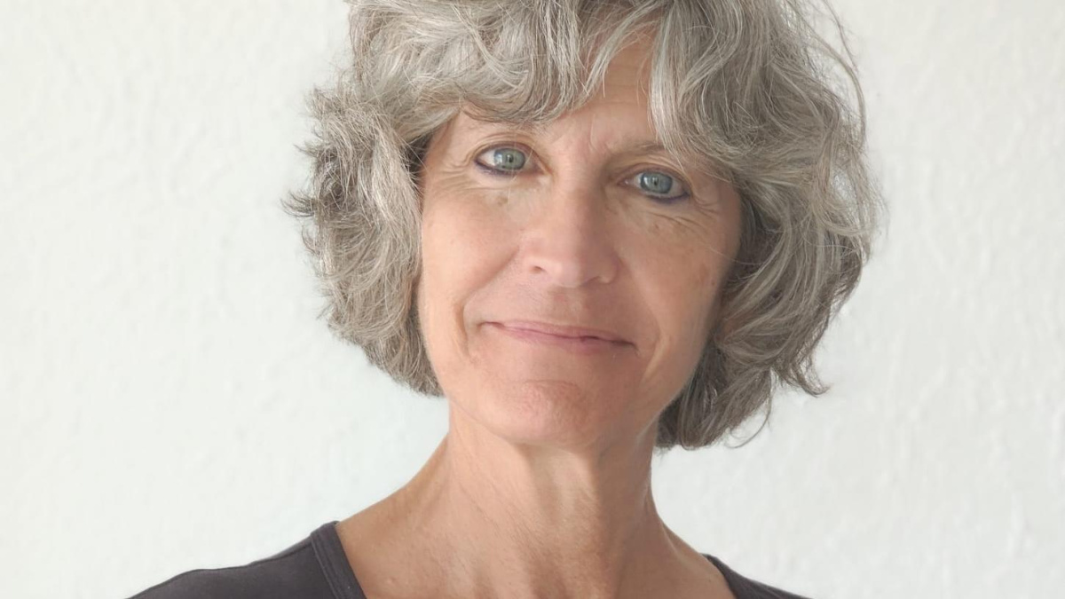 Emília Olivé, filósofa: "La filantropía capitalista es un lavado de imagen que perpetúa el poder de las élites"