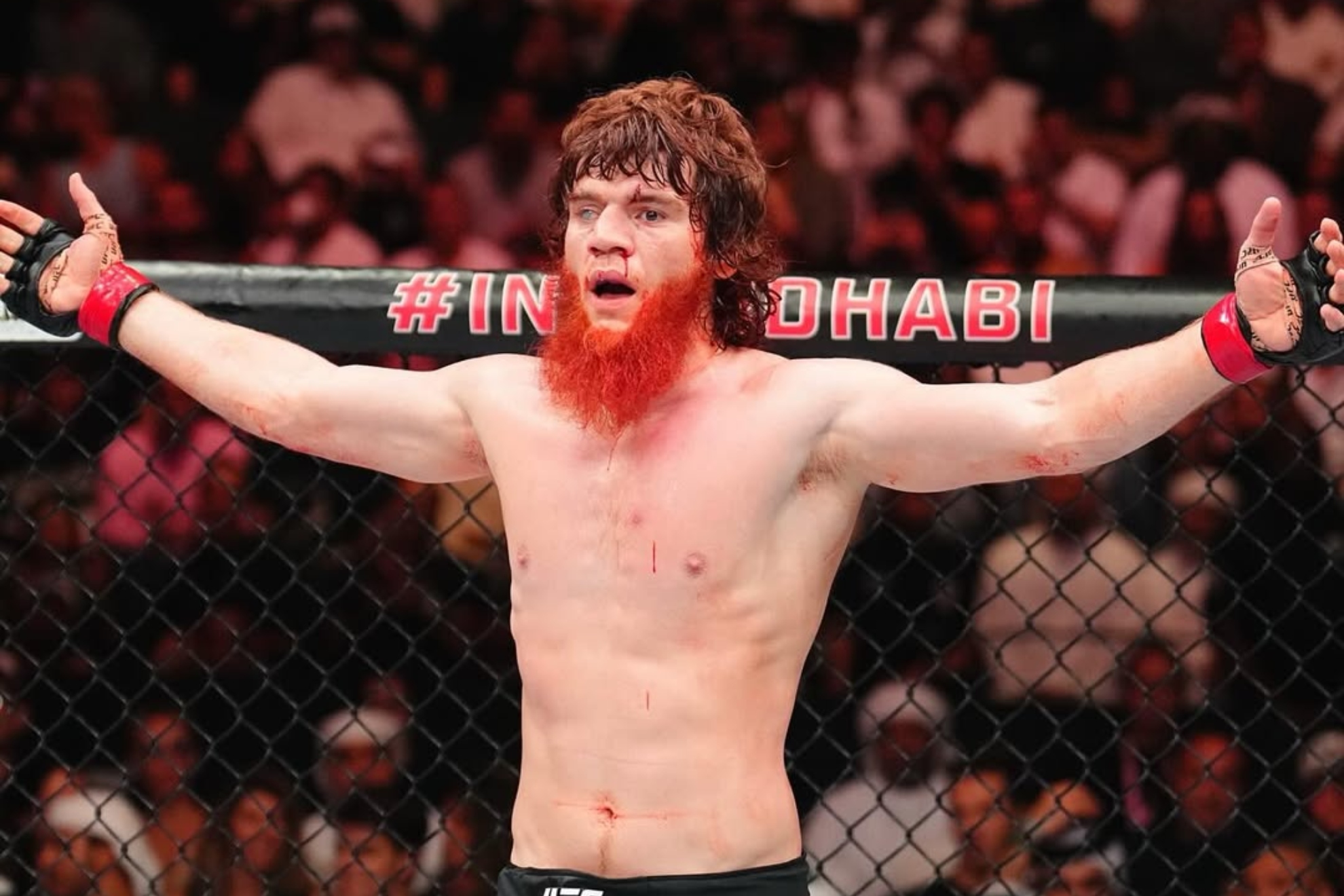 Sharabullet Magomedov celebrando su victoria ante Marc-André Barriault