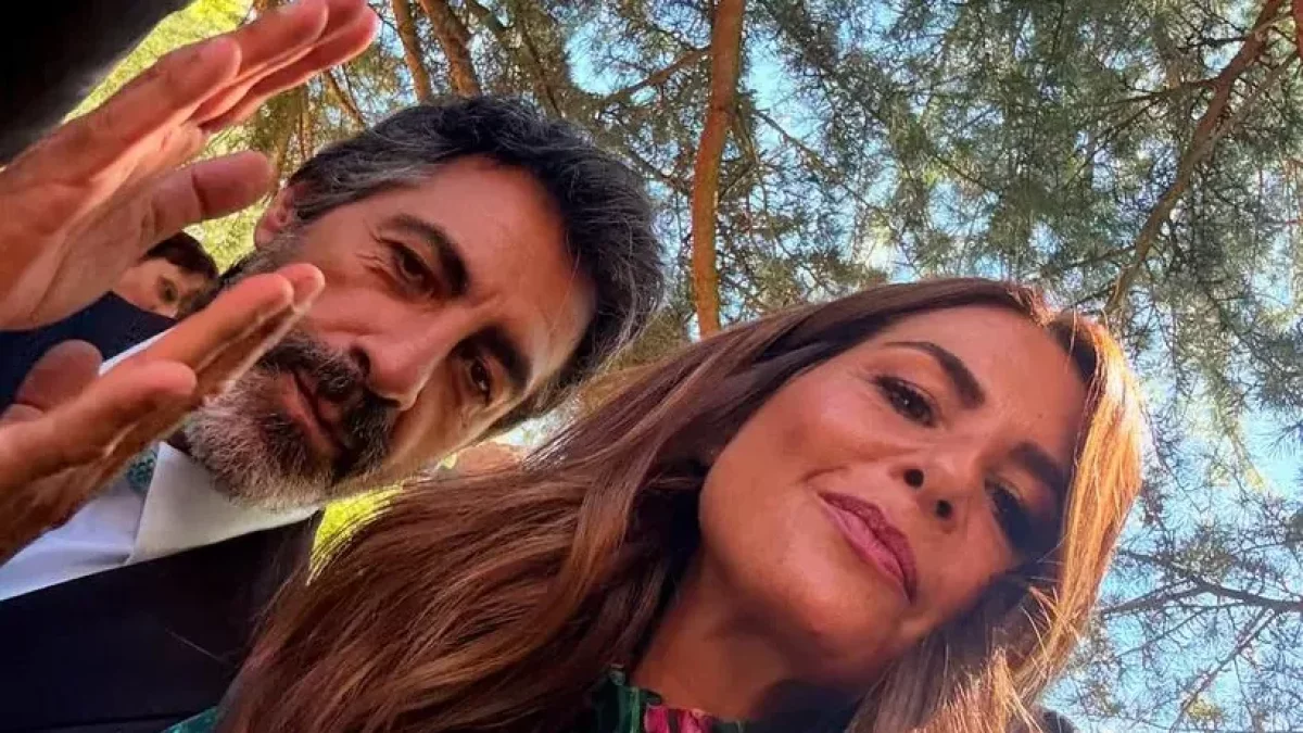 Nuria Roca cautiva con el vestido de 290 euros ideal para invitadas de más de 50 años