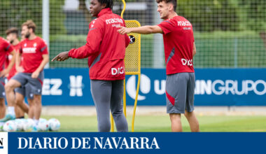 Boyomo bromea con su nuevo 'look' y vacila a Aimar, ajeno a los rumores sobre su futuro