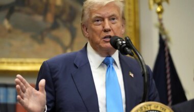 Trump cierra un "vacío legal" e impone aranceles a los paquetes pequeños del comercio internacional
