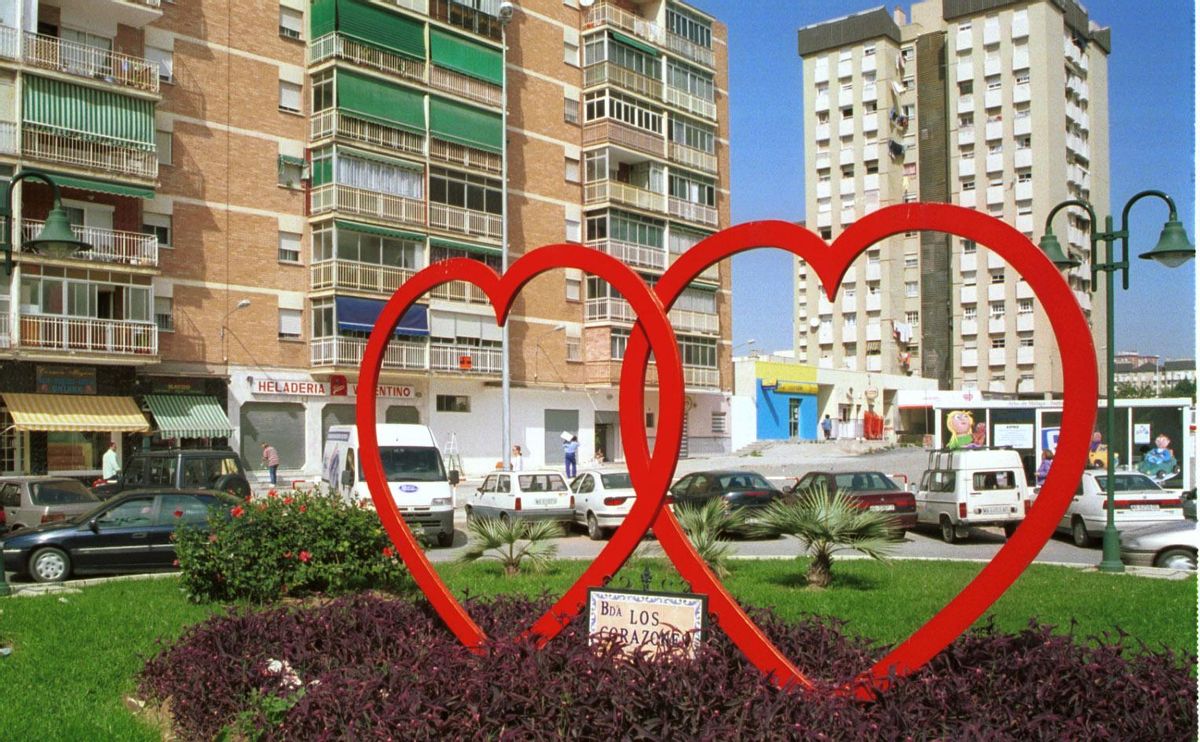 La escultura de Los Corazones, en 2001.